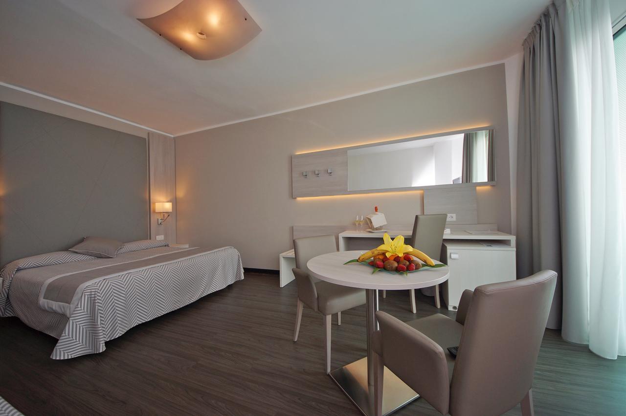 Hotel Europa Lido di Jesolo Buitenkant foto